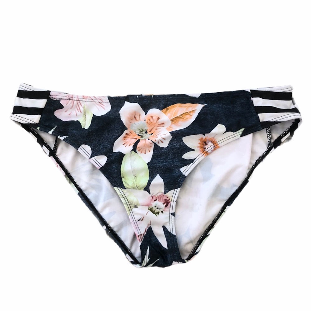 NWOT Women’s Bikini Bottoms